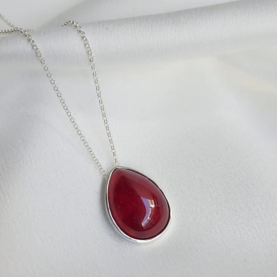 Colar pingente jaspe vermelho gota